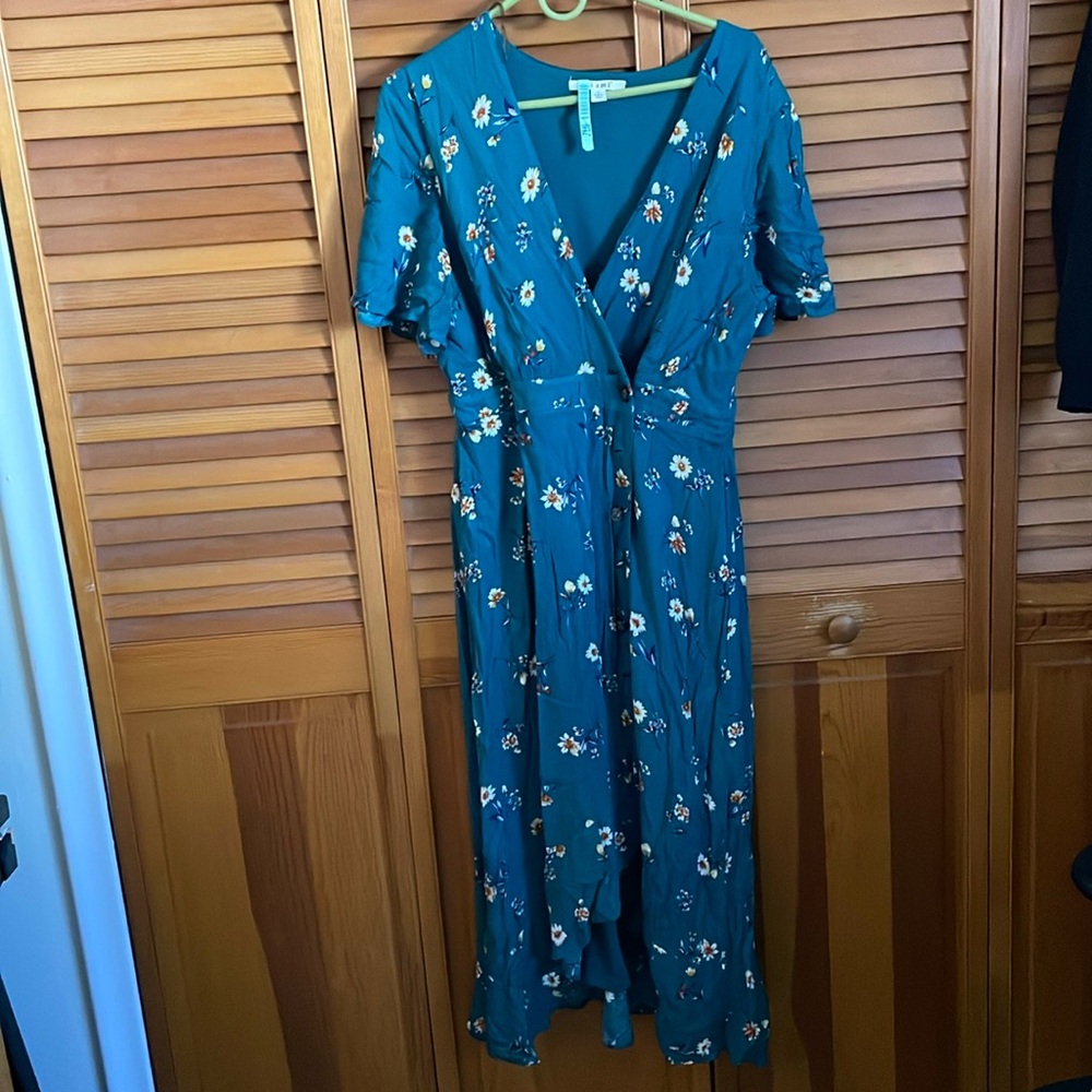 Beautiful emerald green special occasion dress